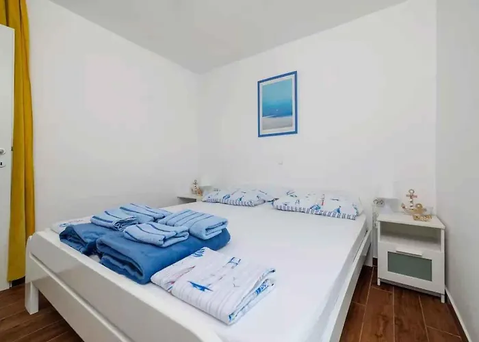 Beachfront In 54765 سيلتسي