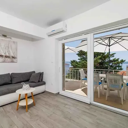 Beachfront In 54765 Apartamento