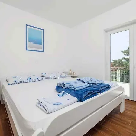Beachfront In 54765 سيلتسي