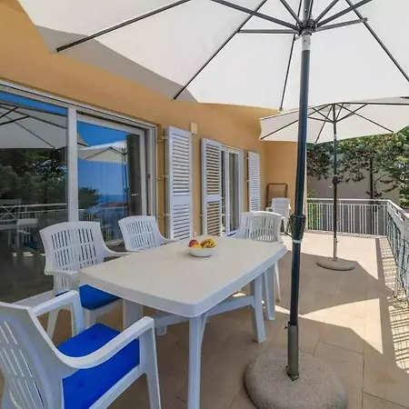 Beachfront In 54765 Appartement Selce