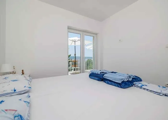 Beachfront In 54765 Apartamento Selce