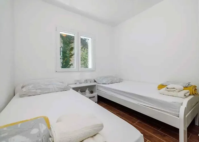 Apartamento Beachfront In 54765 *